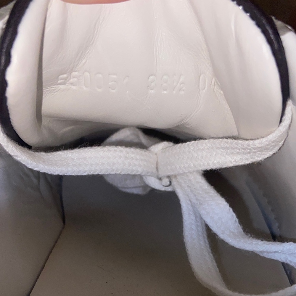 Gucci Beige Monogram Sneakers with Red and Green Accents - Picture 6 of 6